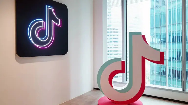 Владелец TikTok становится самой дорогой соцсетью и запускает выкуп акций