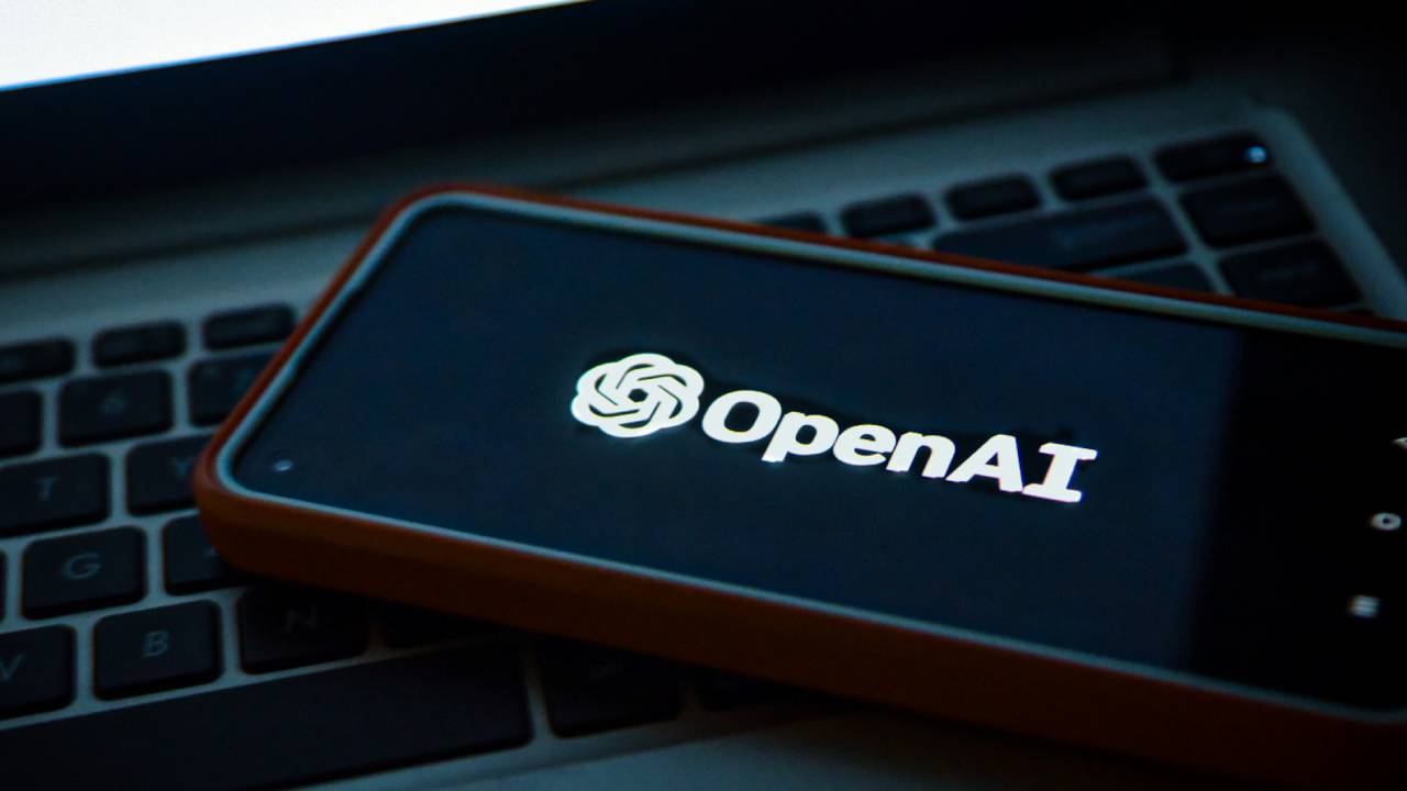 Соціальна мережа без роботів: що відомо про новий проект OpenAI