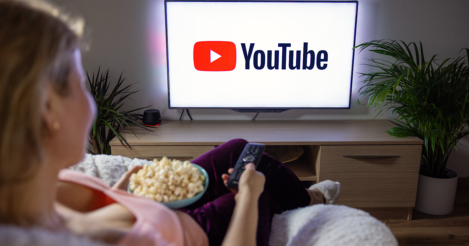 YouTube улучшит качество видео на телевизорах с помощью ИИ